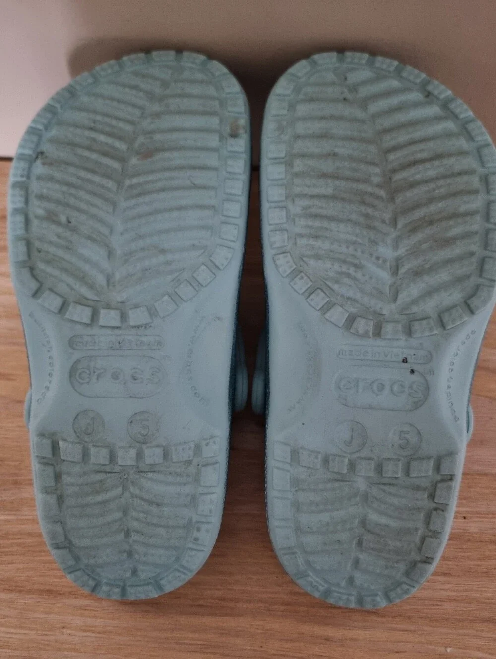Crocs Kids J5 Classic Glitter Clogs Light Blue Slip-On Clog Shoes